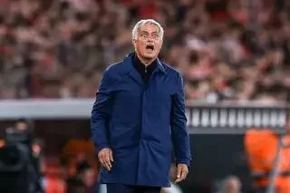 ¡Incendio monumental en el Benfica de Mourinho! Pinchazo importante e insultos... ¿antes de fichar por el Madrid?
